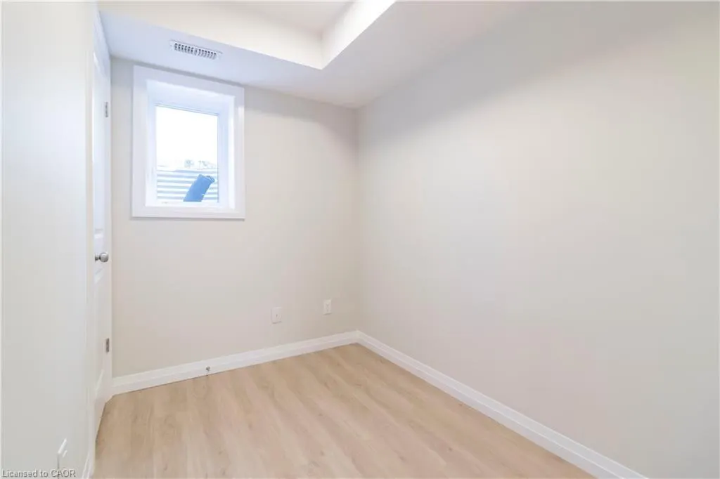 410 Northfield Drive W, #E8