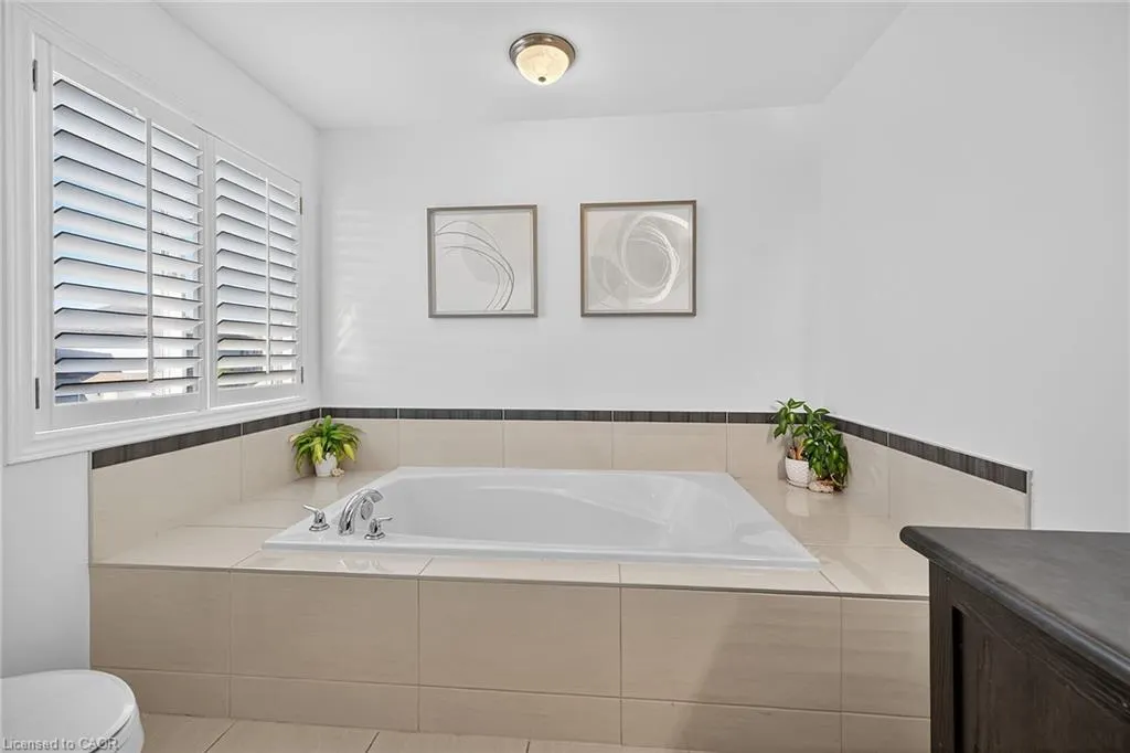 8 Chartwell Circle