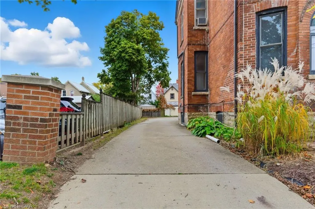 180 Ontario Street
