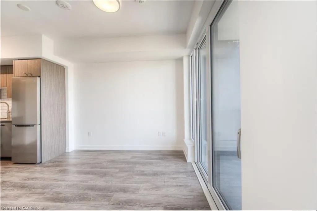 15 Wellington Street S, #1610