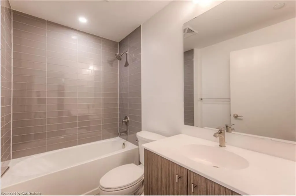 15 Wellington Street S, #1610