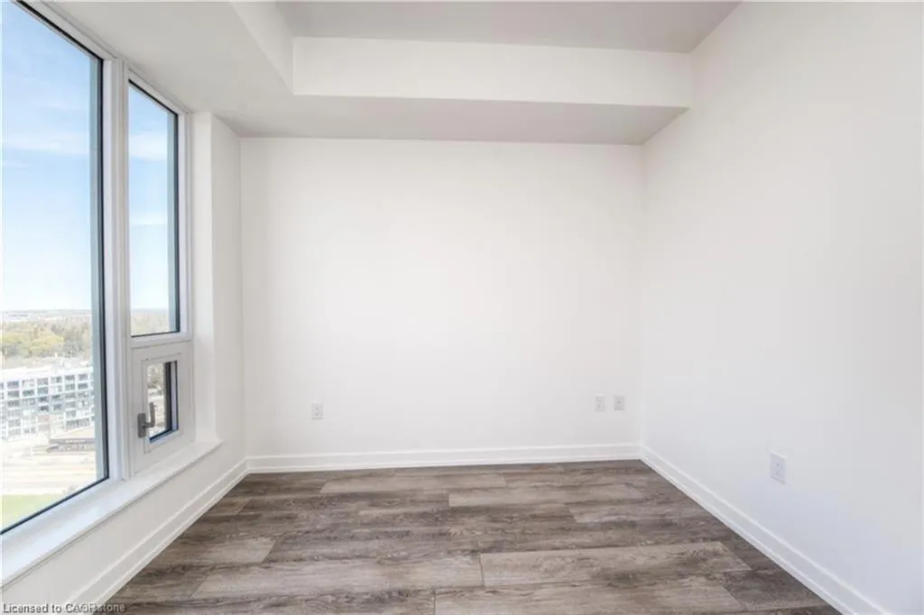 15 Wellington Street S, #1610