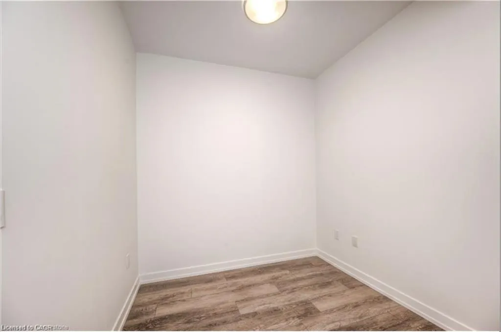 15 Wellington Street S, #1610