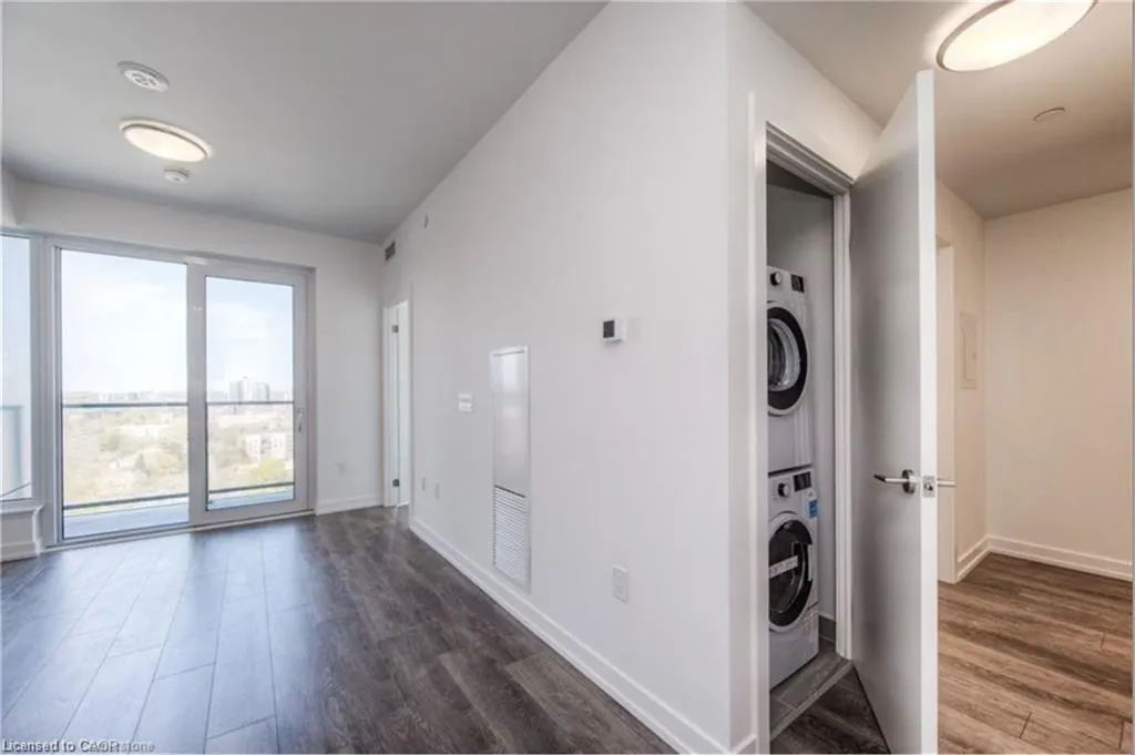 15 Wellington Street S, #1610