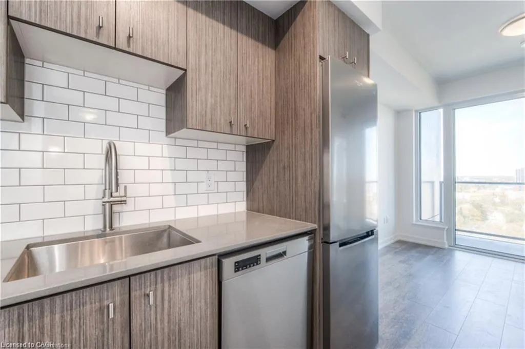 15 Wellington Street S, #1610