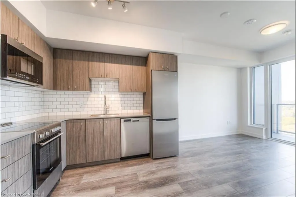 15 Wellington Street S, #1610