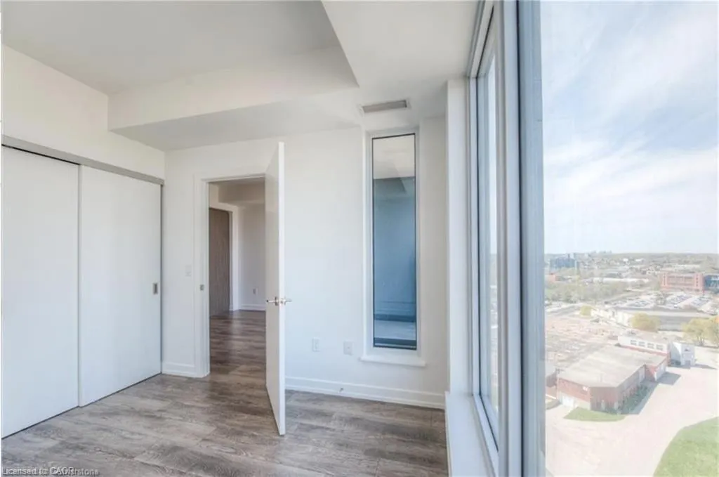 15 Wellington Street S, #1610