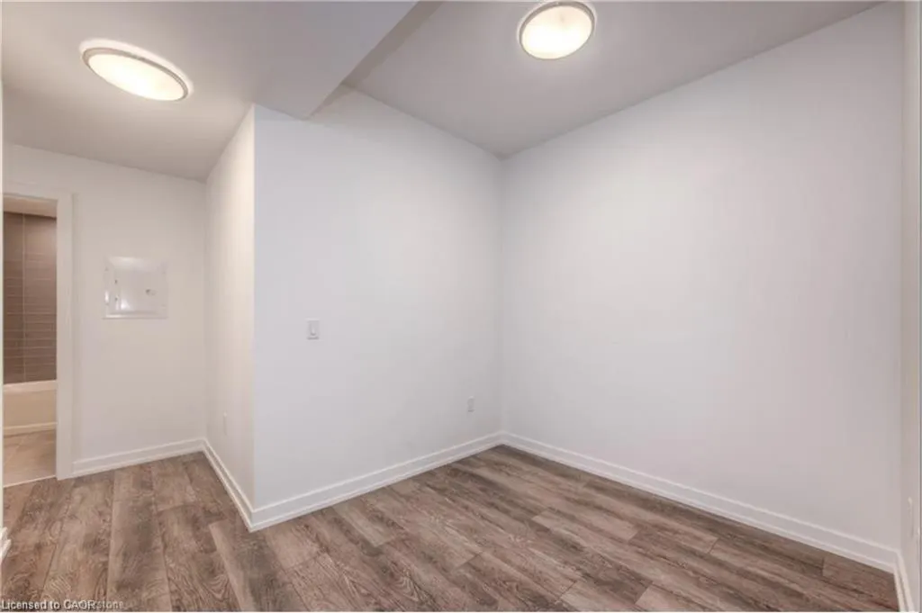 15 Wellington Street S, #1610
