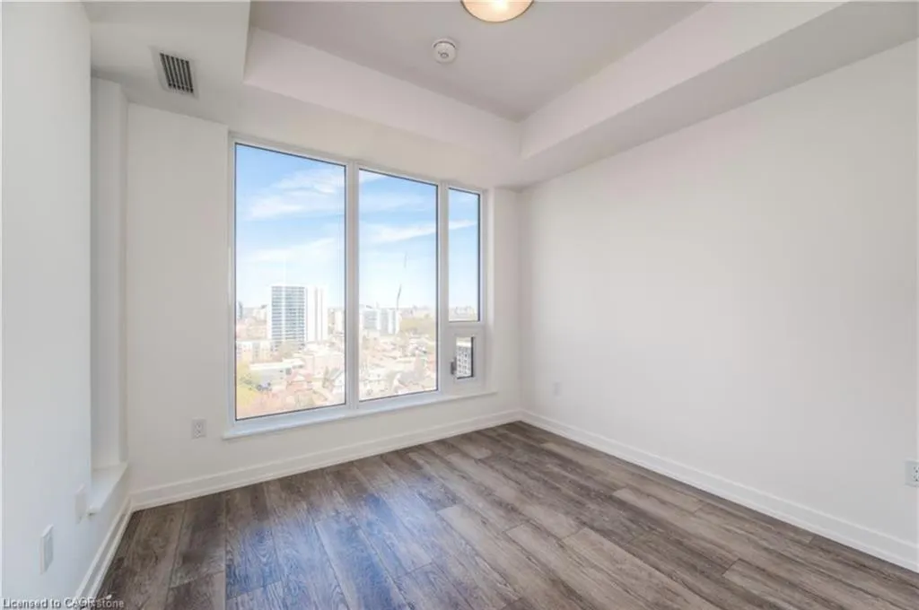 15 Wellington Street S, #1610