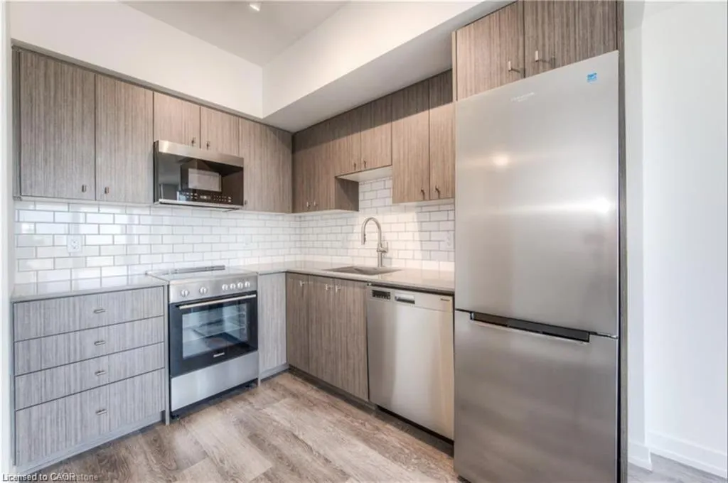 15 Wellington Street S, #1610