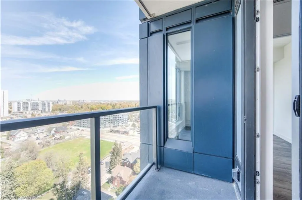 15 Wellington Street S, #1610
