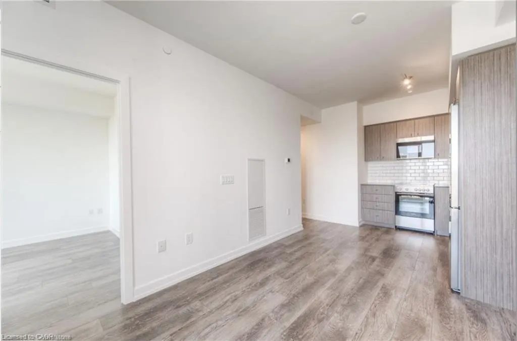 15 Wellington Street S, #1610