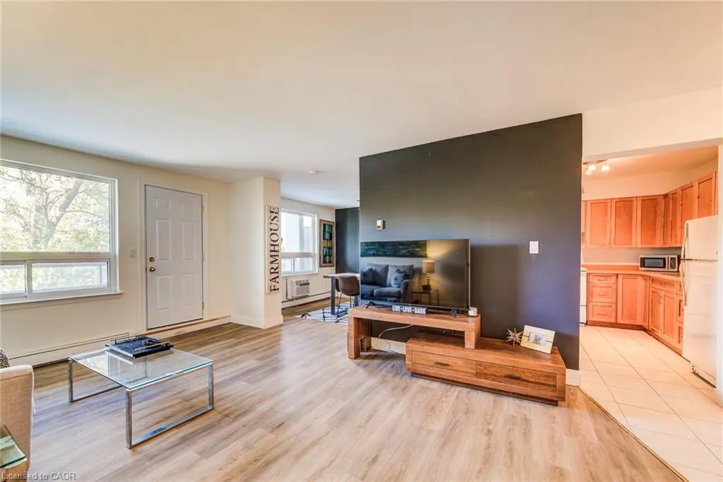 58 Bridgeport Road E, #202