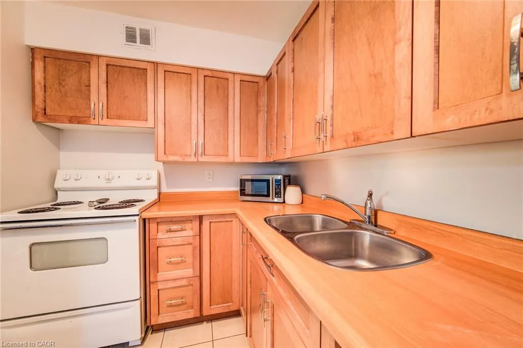 58 Bridgeport Road E, #202