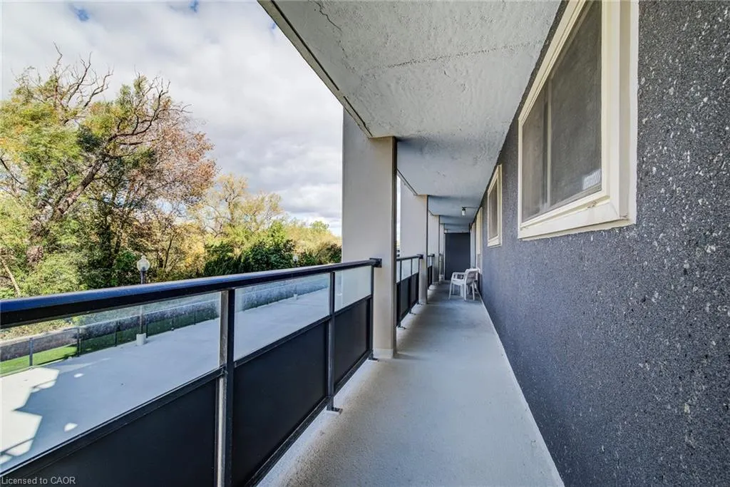 58 Bridgeport Road E, #202