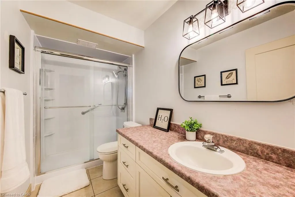 58 Bridgeport Road E, #202