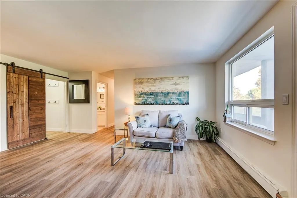58 Bridgeport Road E, #202