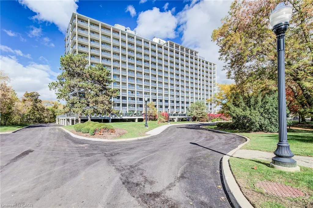 58 Bridgeport Road E, #202