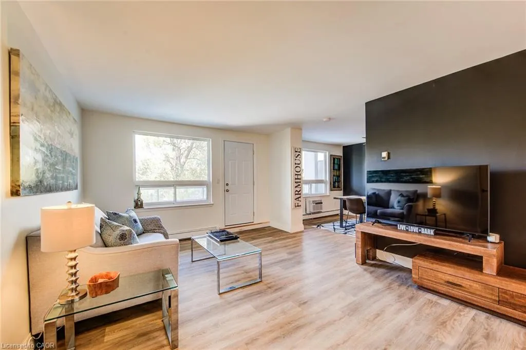 58 Bridgeport Road E, #202