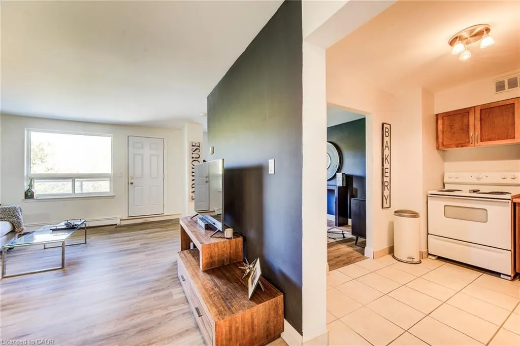 58 Bridgeport Road E, #202