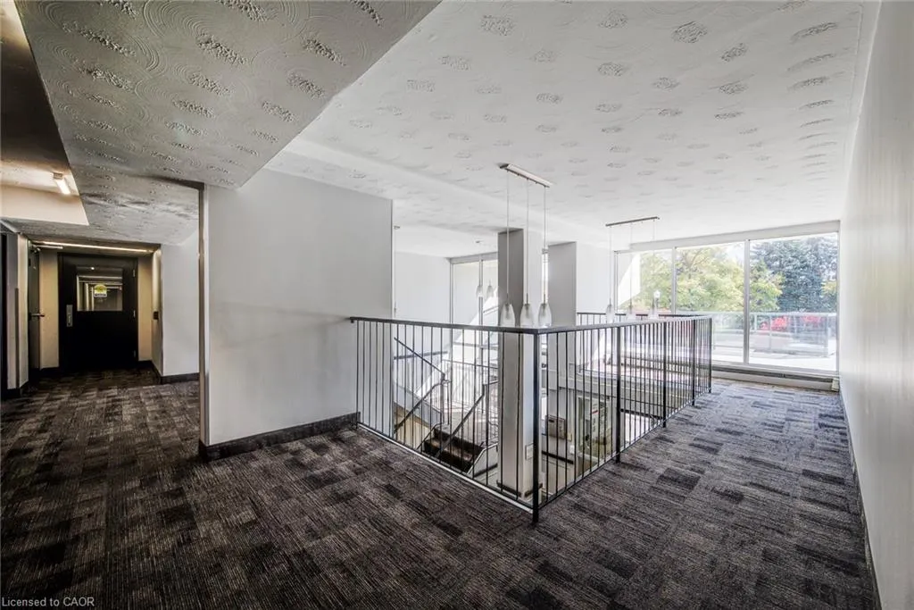 58 Bridgeport Road E, #202