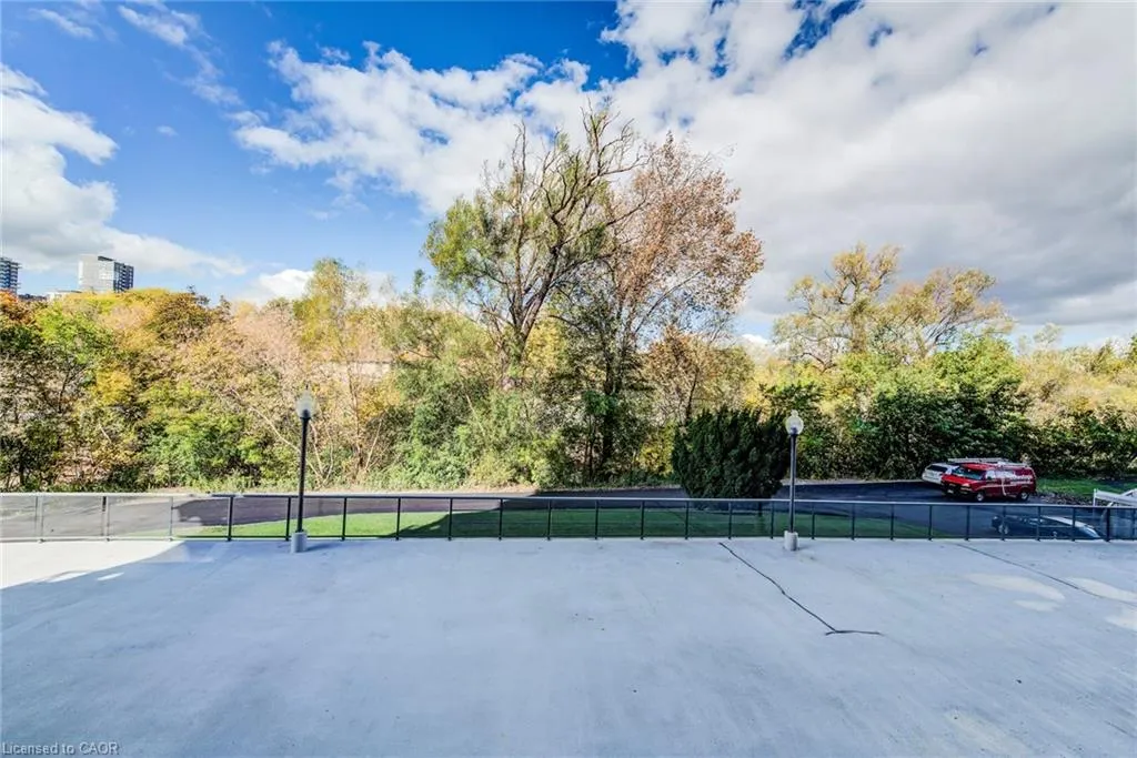 58 Bridgeport Road E, #202