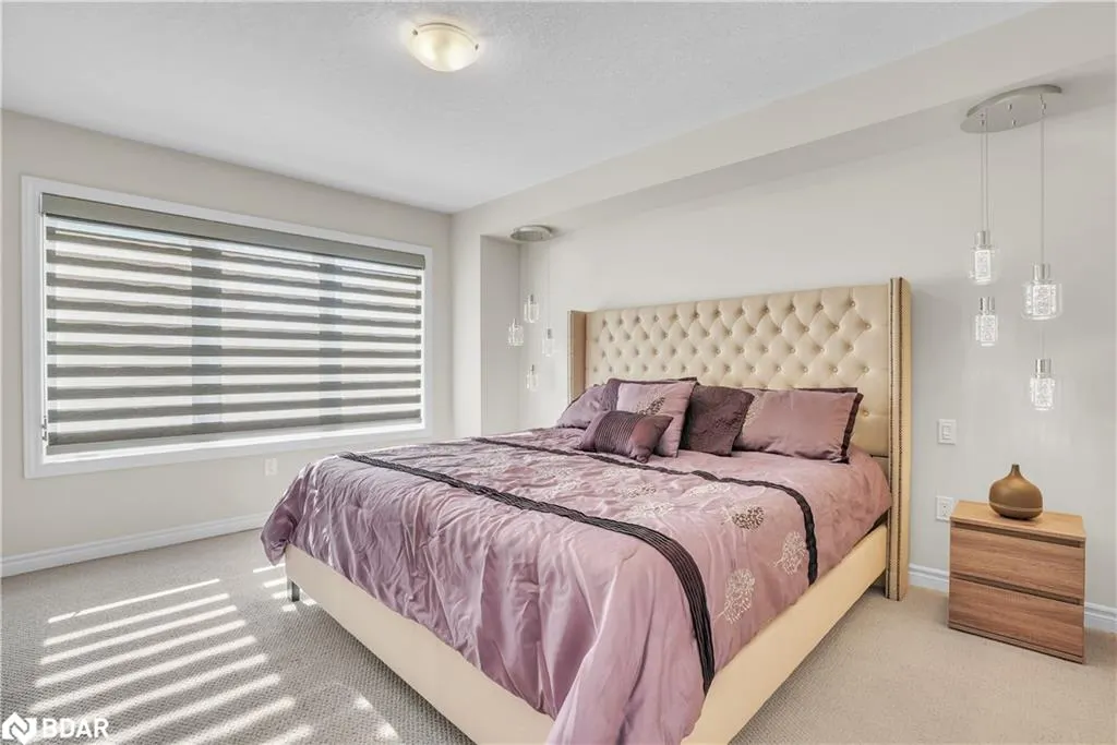 8 Spooner Crescent