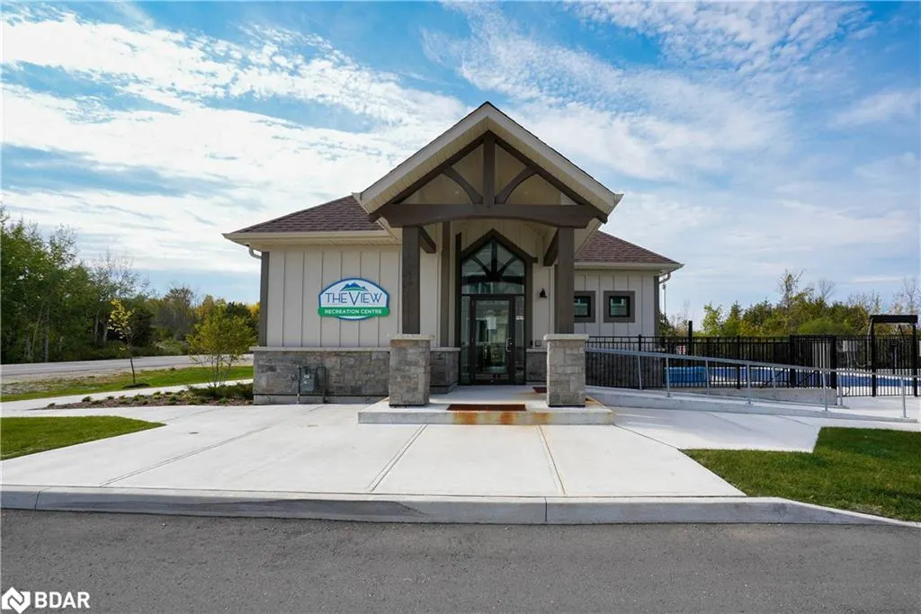 8 Spooner Crescent
