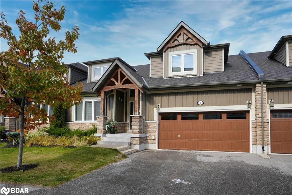 8 Spooner Crescent
