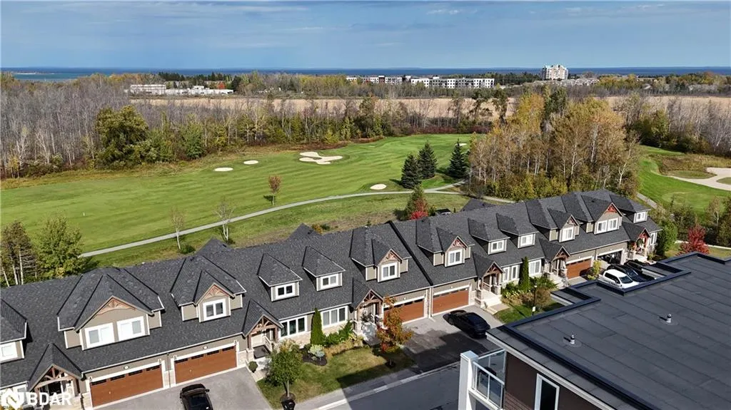 8 Spooner Crescent