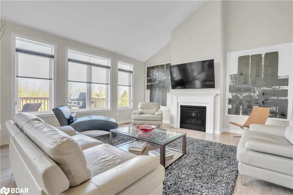 8 Spooner Crescent