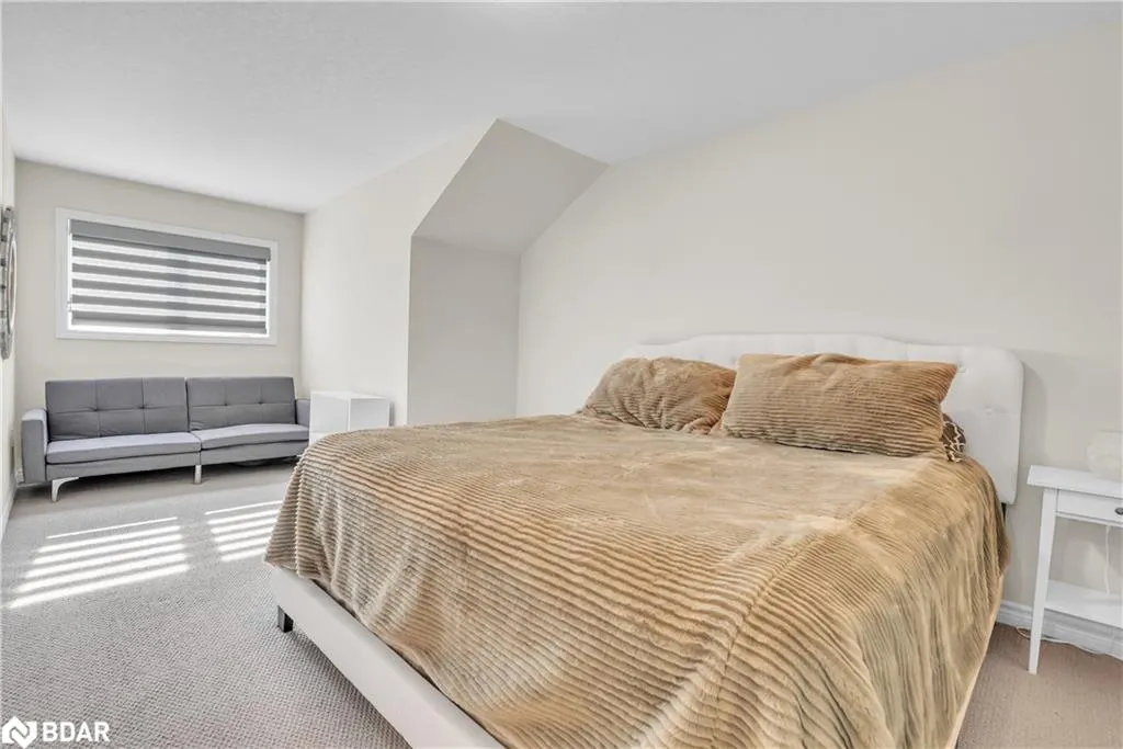 8 Spooner Crescent
