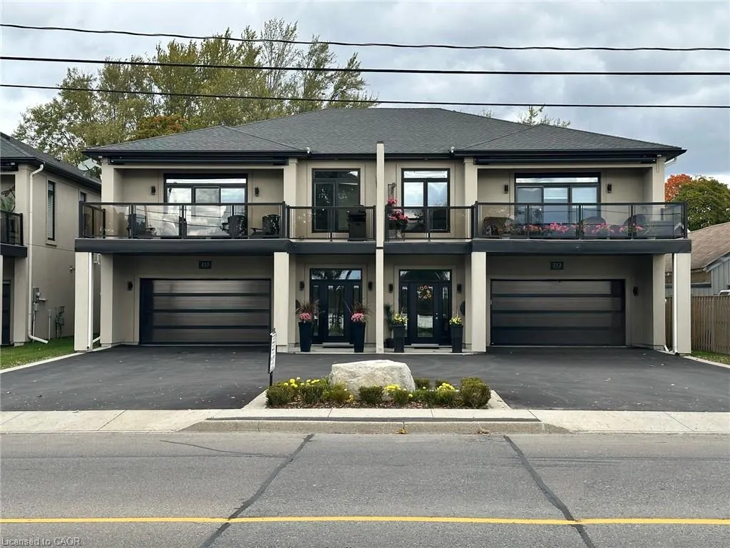 215 Main Street W