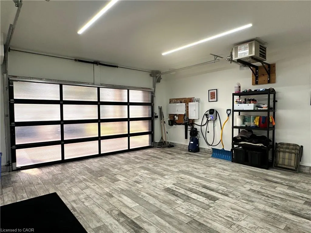 215 Main Street W