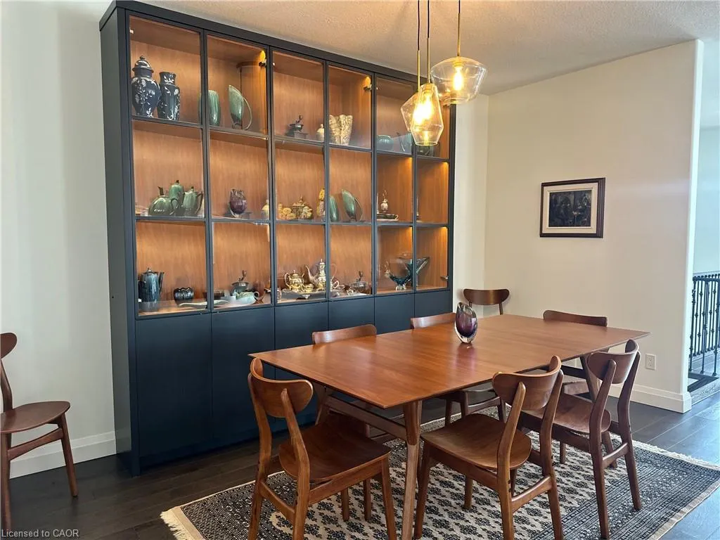215 Main Street W