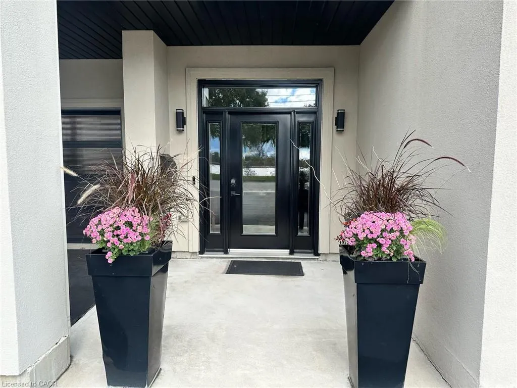 215 Main Street W