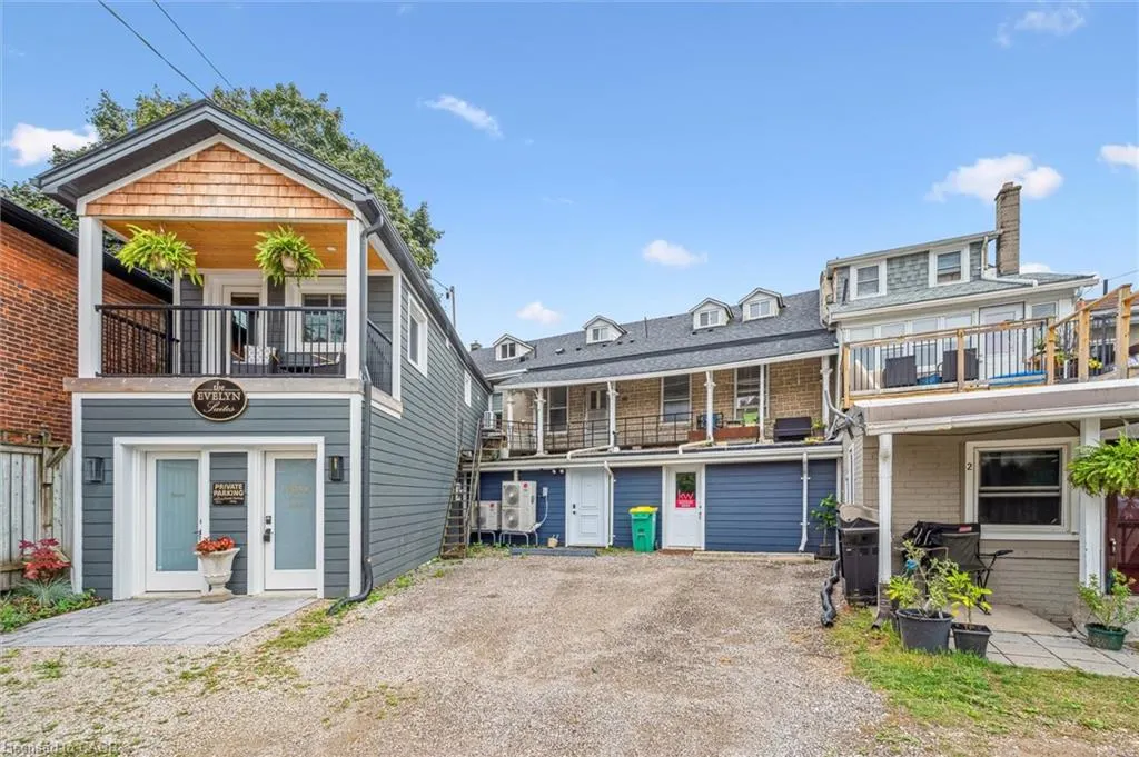 129 Metcalfe Street, #B