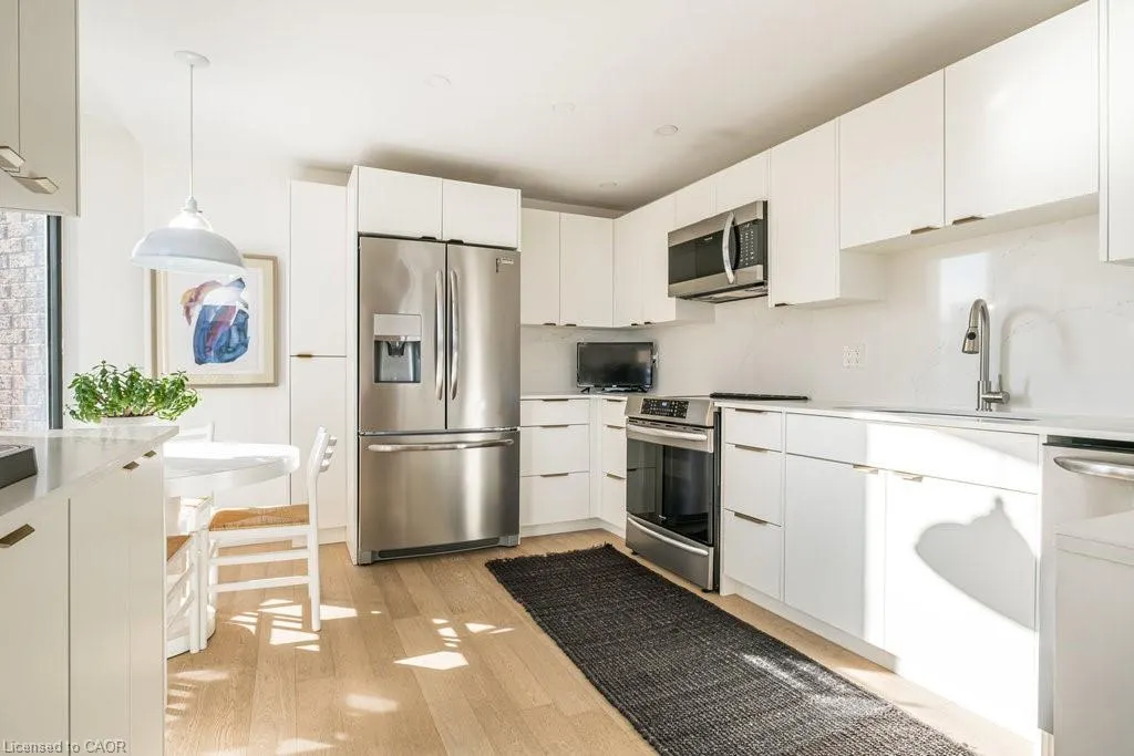 49 Robinson Street, #900