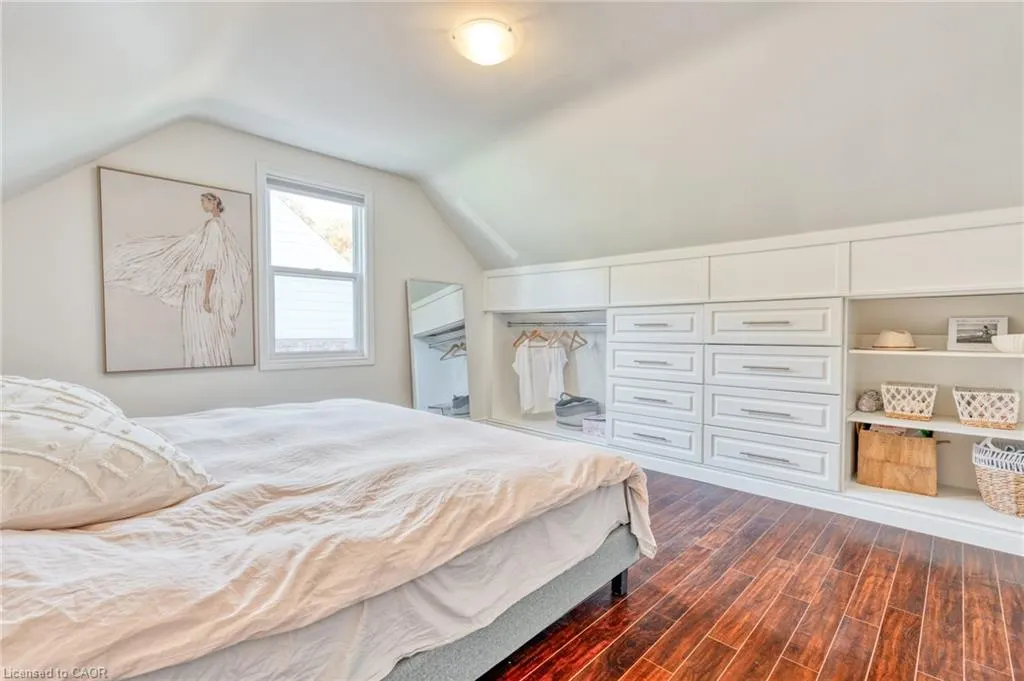 25 Montrose Avenue