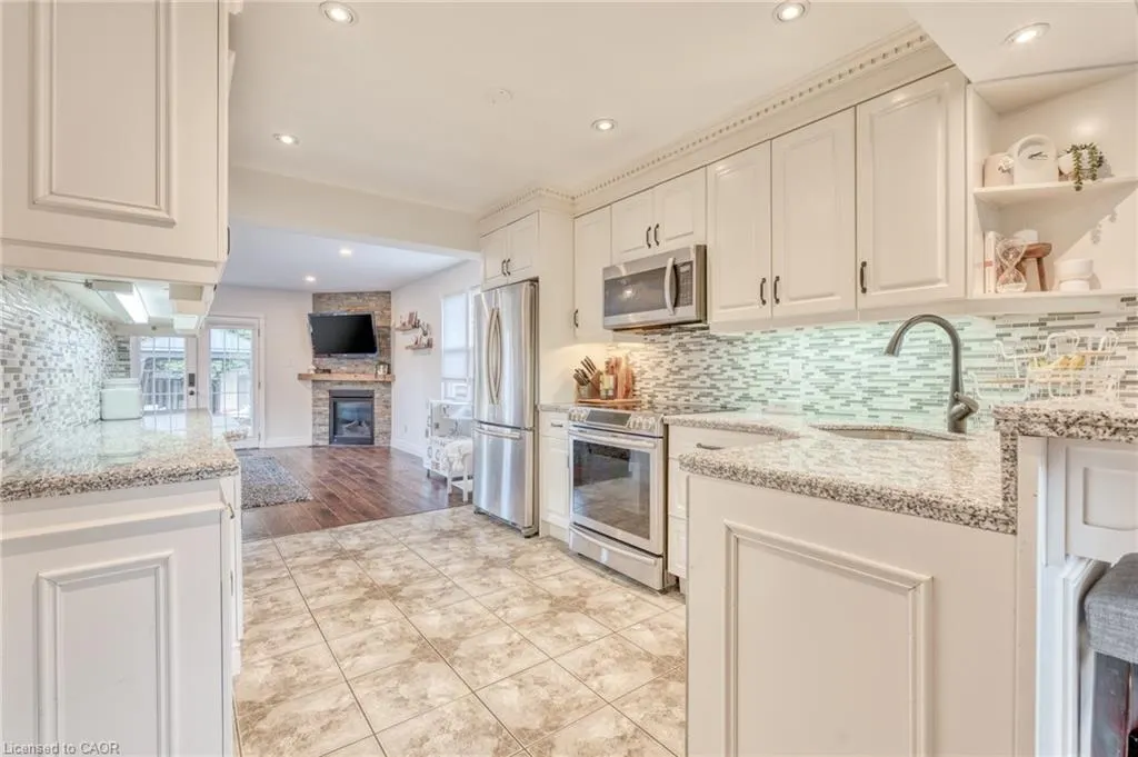 25 Montrose Avenue