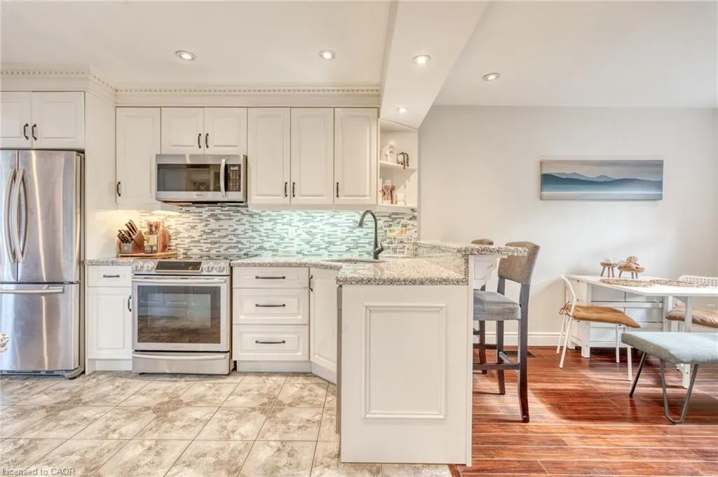 25 Montrose Avenue