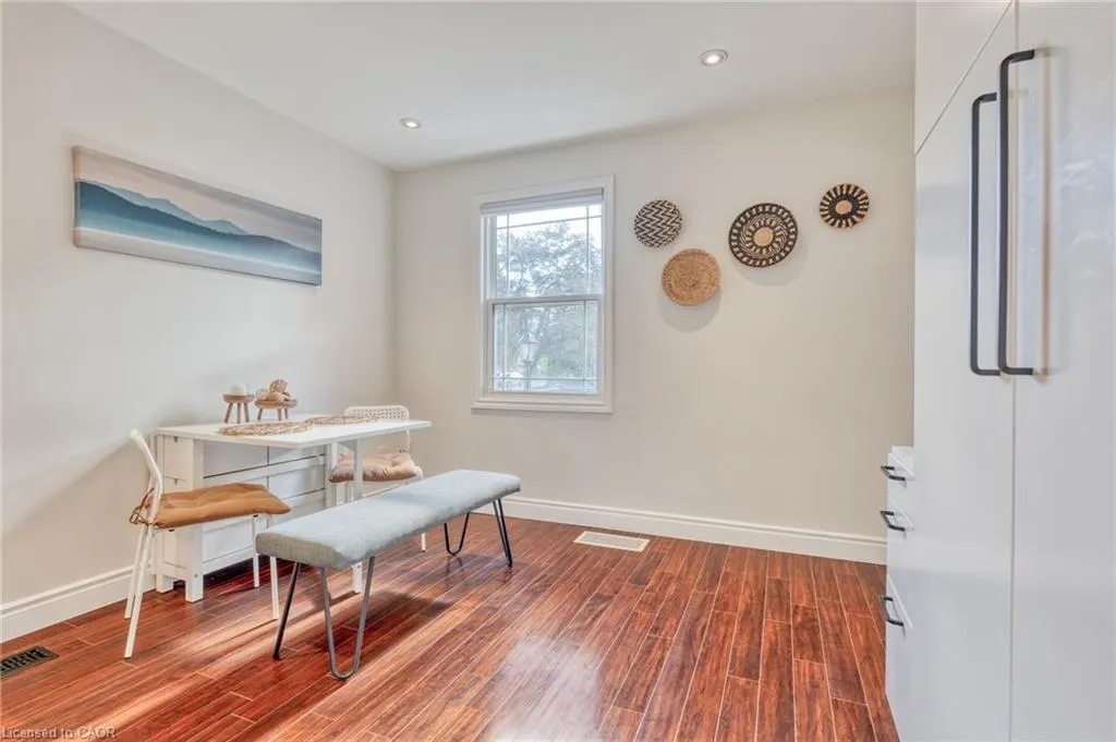 25 Montrose Avenue