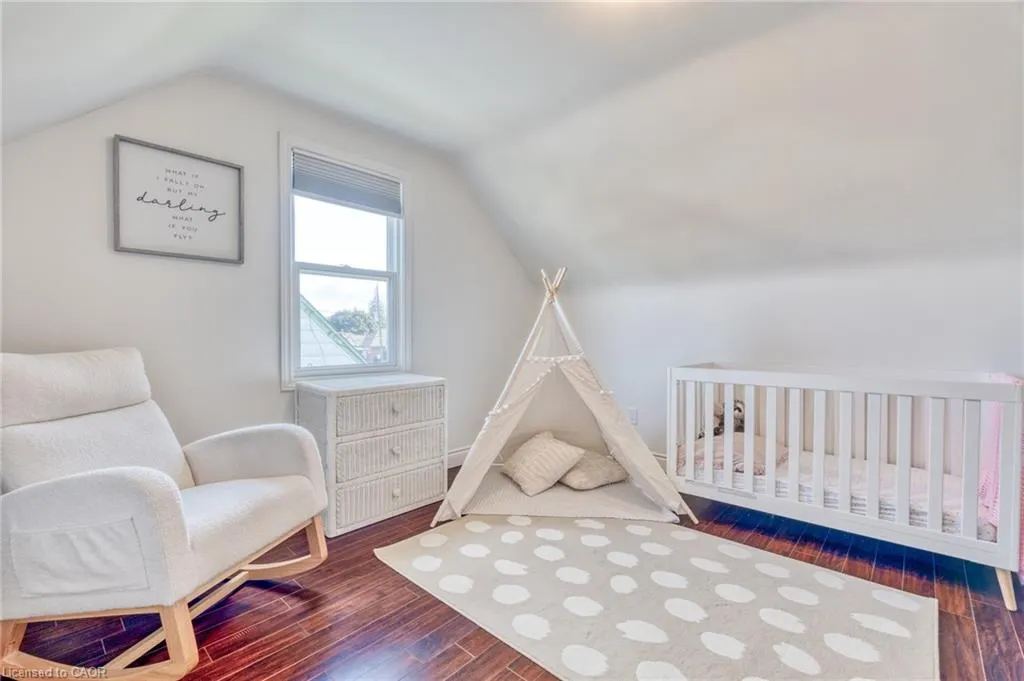 25 Montrose Avenue