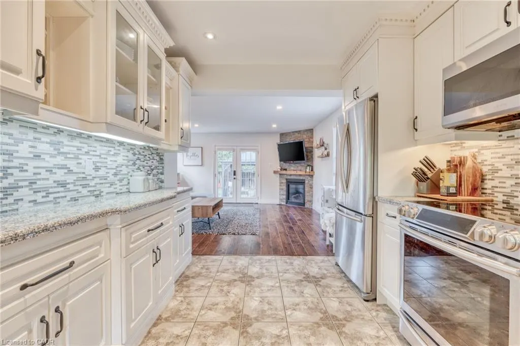 25 Montrose Avenue