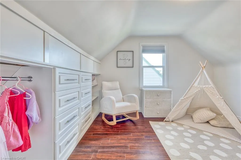 25 Montrose Avenue