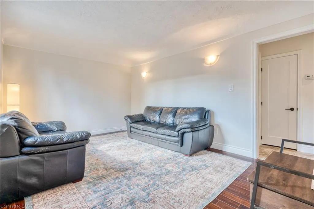 25 Montrose Avenue