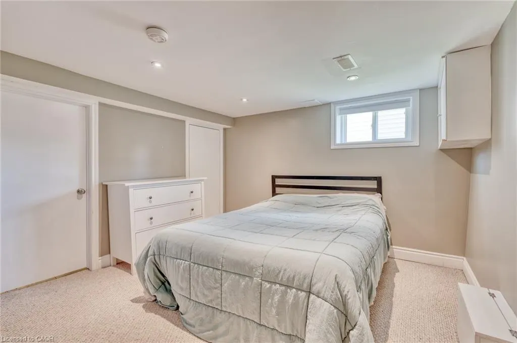 25 Montrose Avenue
