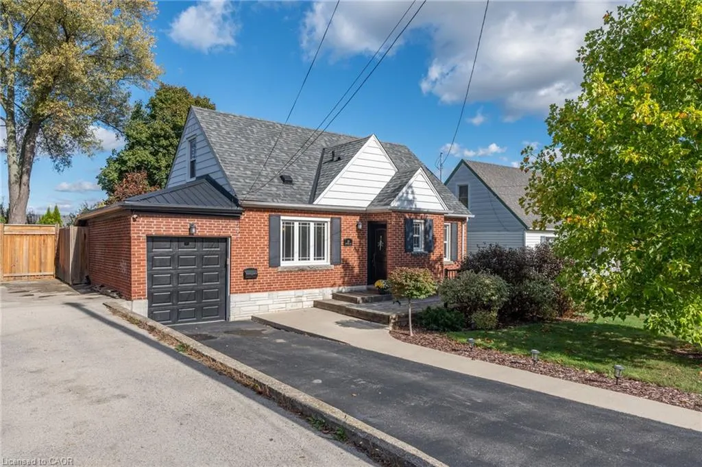 25 Montrose Avenue