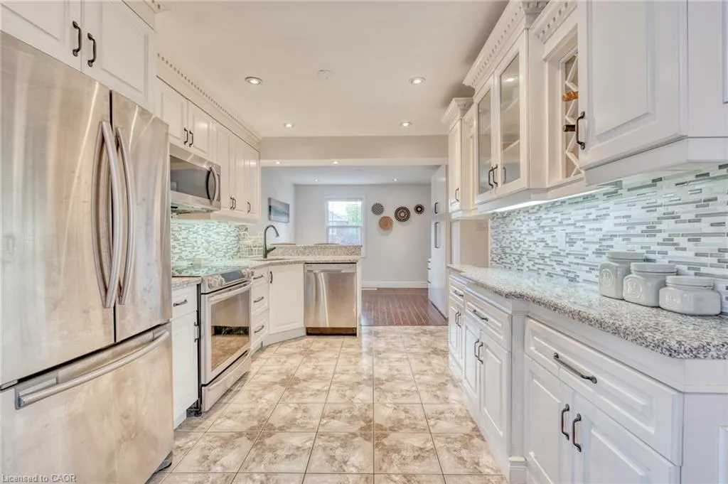 25 Montrose Avenue