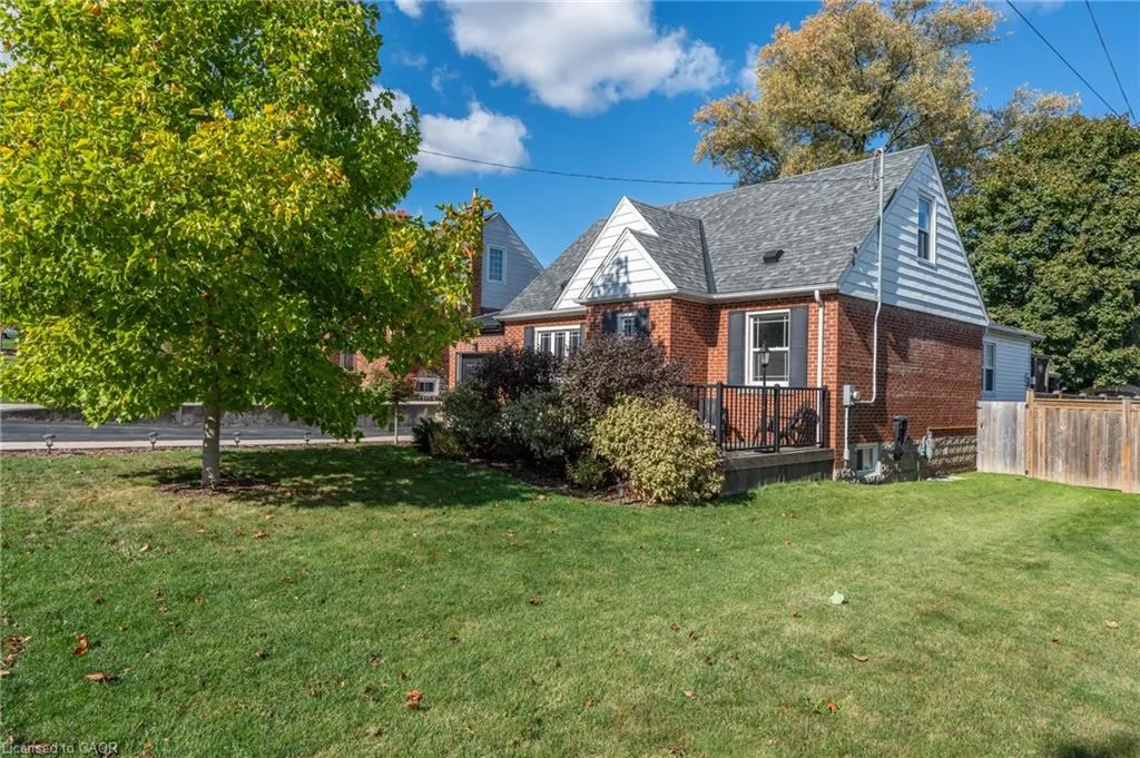 25 Montrose Avenue
